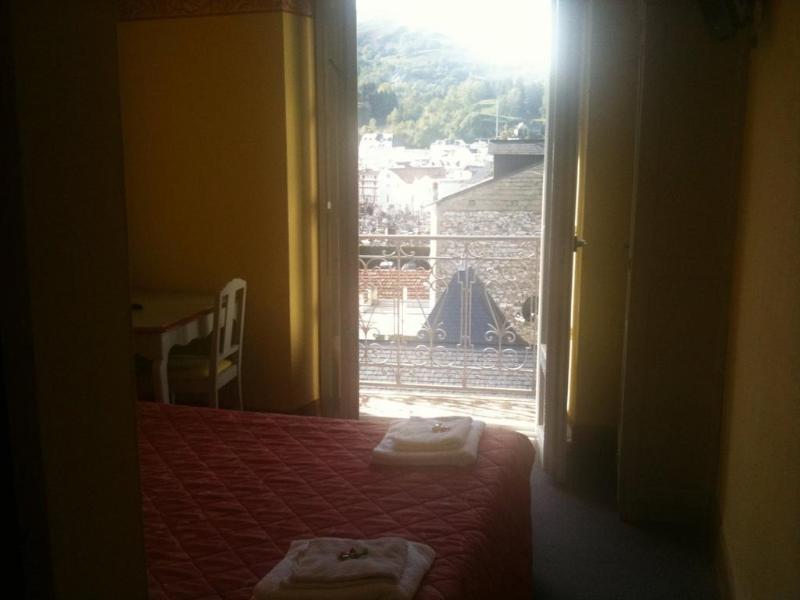 Hotel A La Croix De Malte Lourdes Buitenkant foto