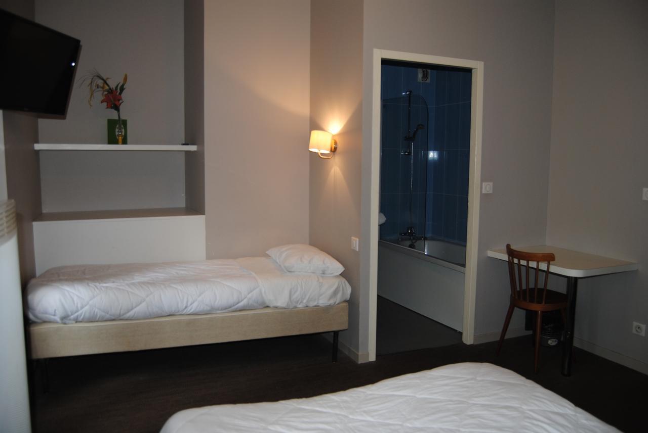 Hotel A La Croix De Malte Lourdes Buitenkant foto