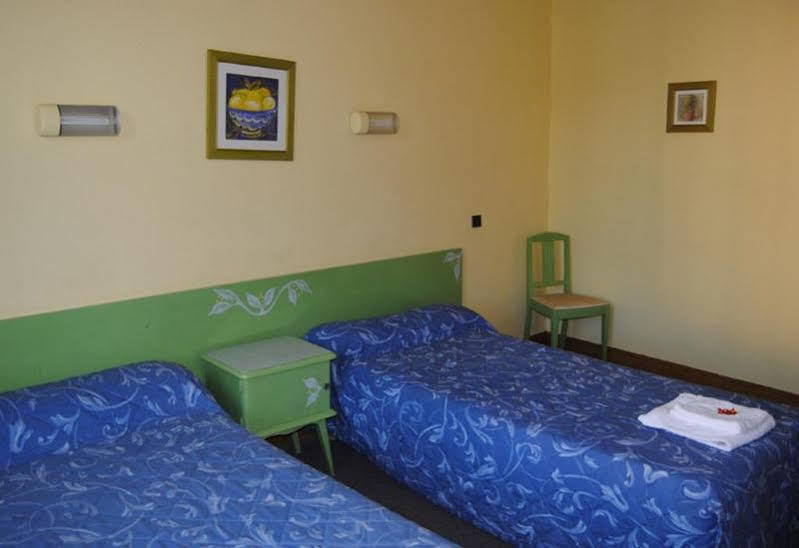 Hotel A La Croix De Malte Lourdes Buitenkant foto