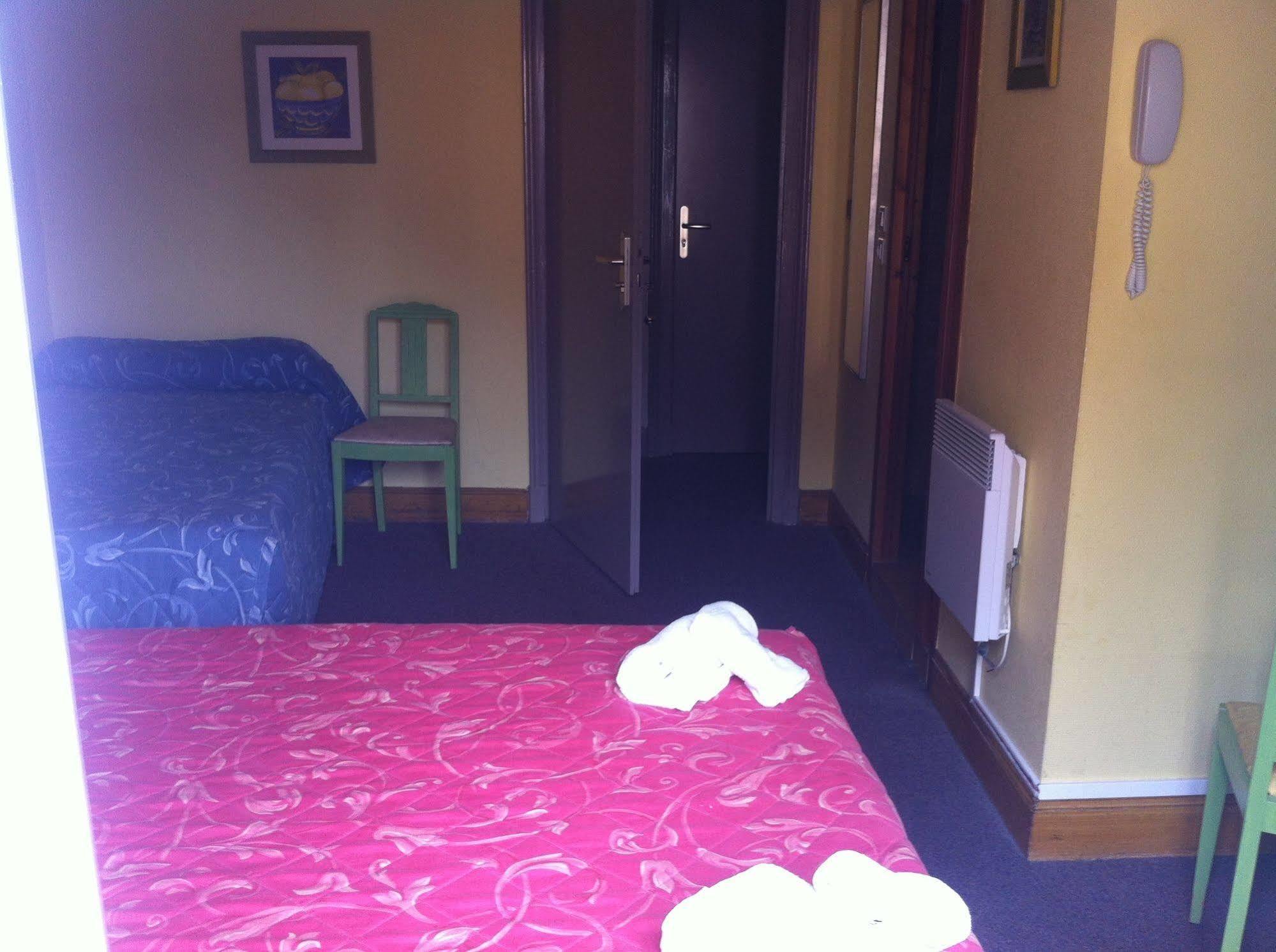 Hotel A La Croix De Malte Lourdes Buitenkant foto