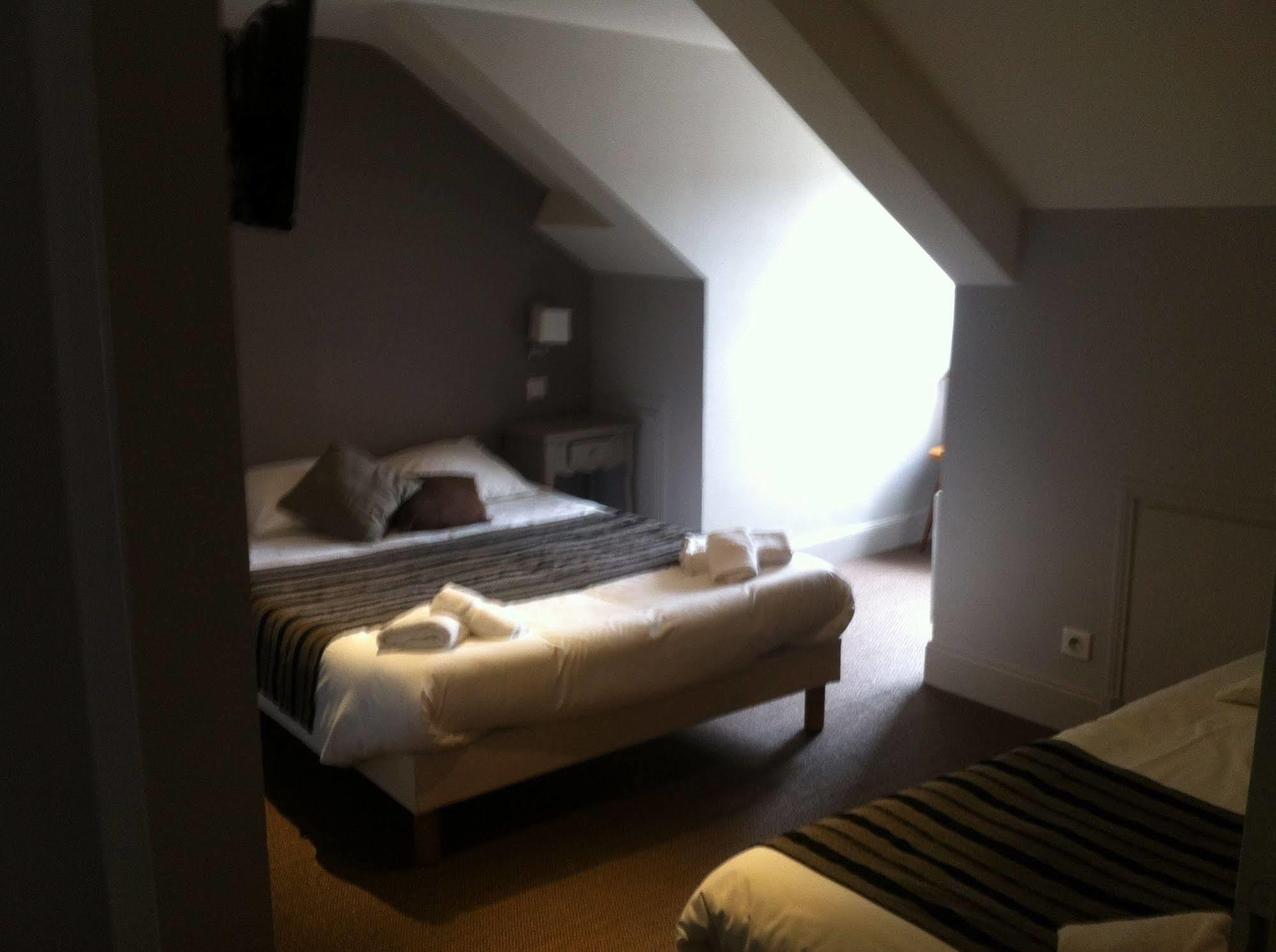 Hotel A La Croix De Malte Lourdes Buitenkant foto